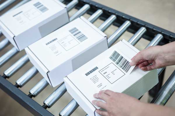 aplicacion de etiquetas industriales